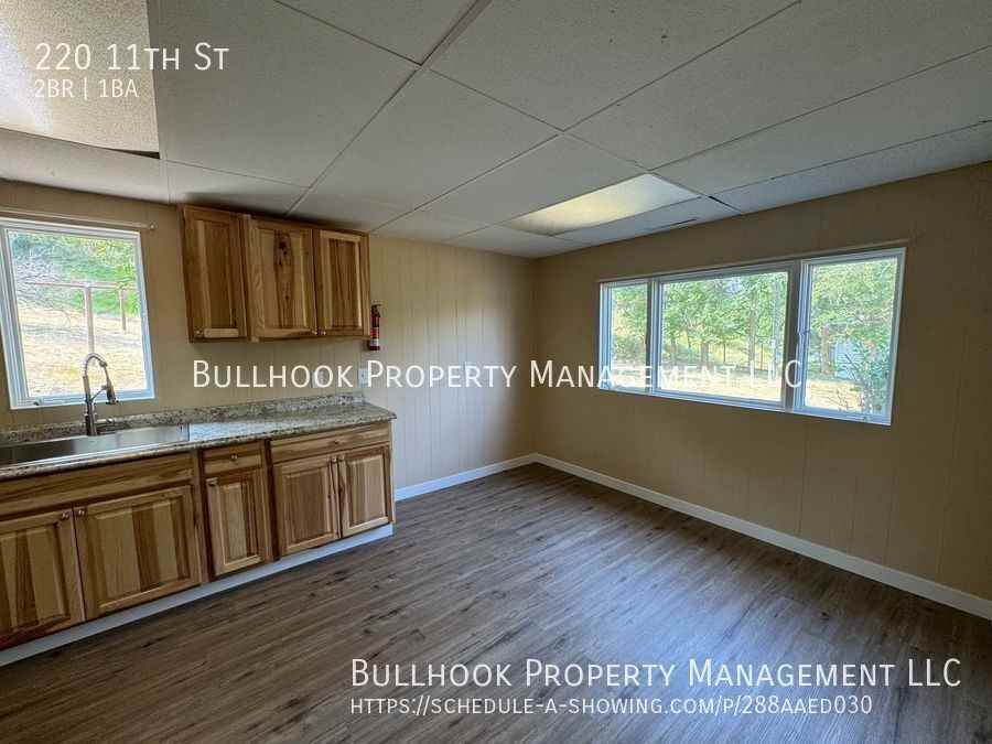 220 11th Street - Photo 6 of 32