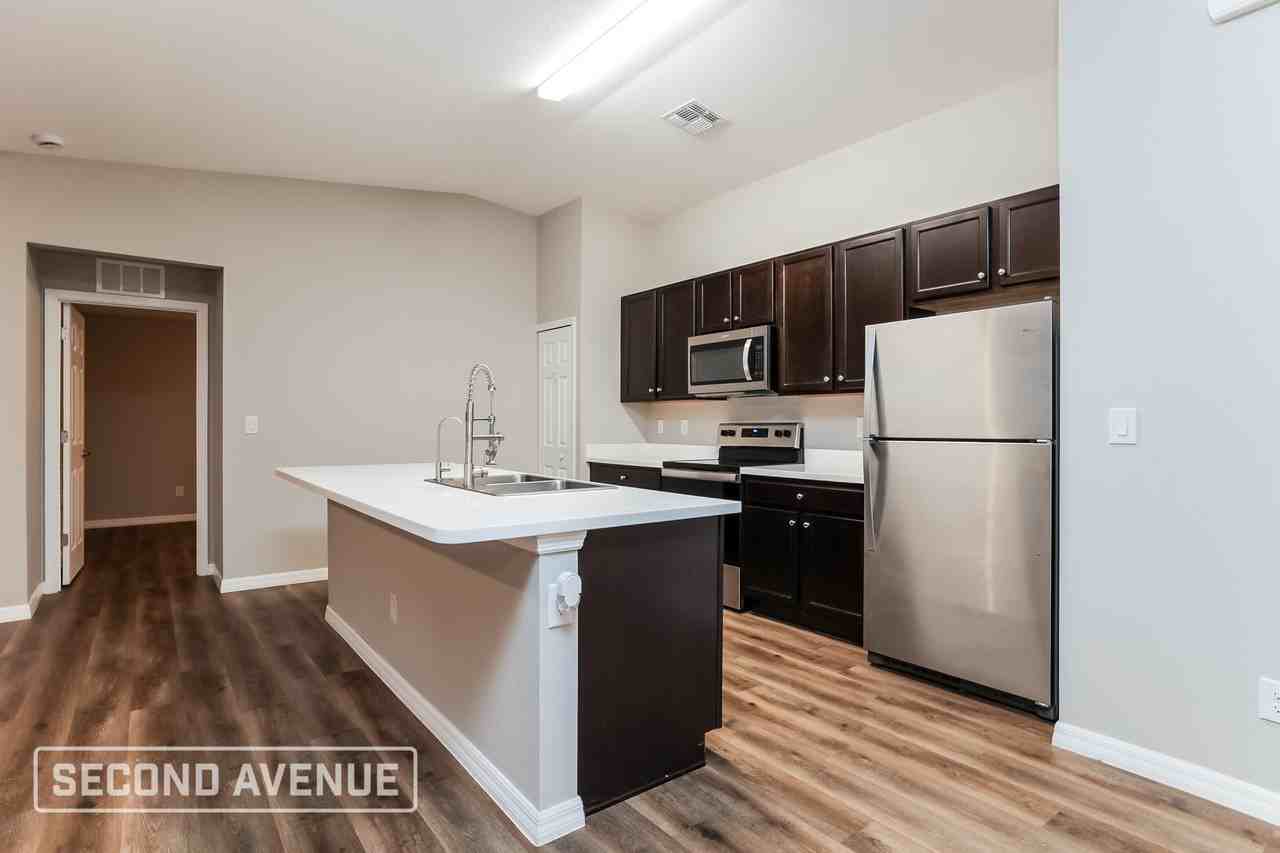 14103 Hughes Ave - Photo 5 of 25