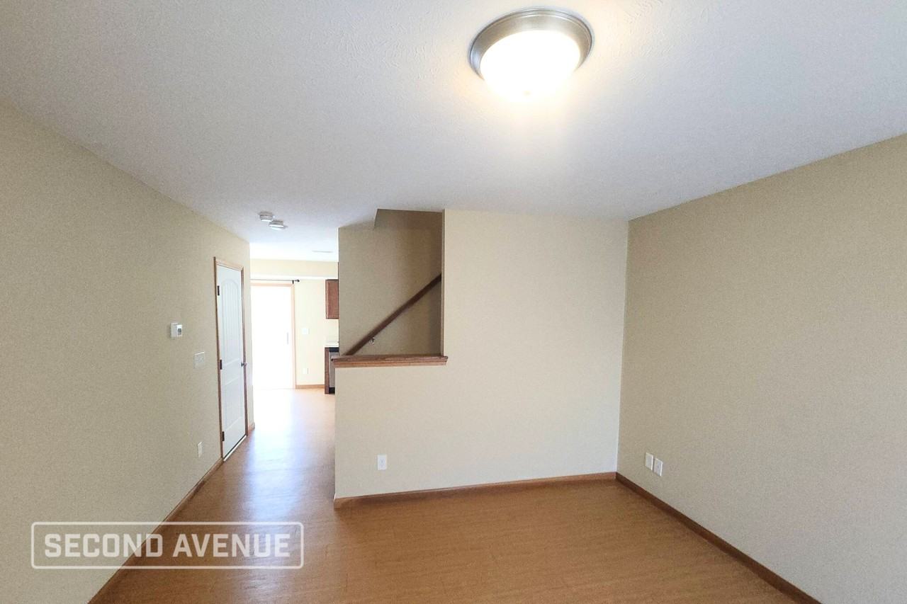 415 Stationpl - Photo 2 of 20