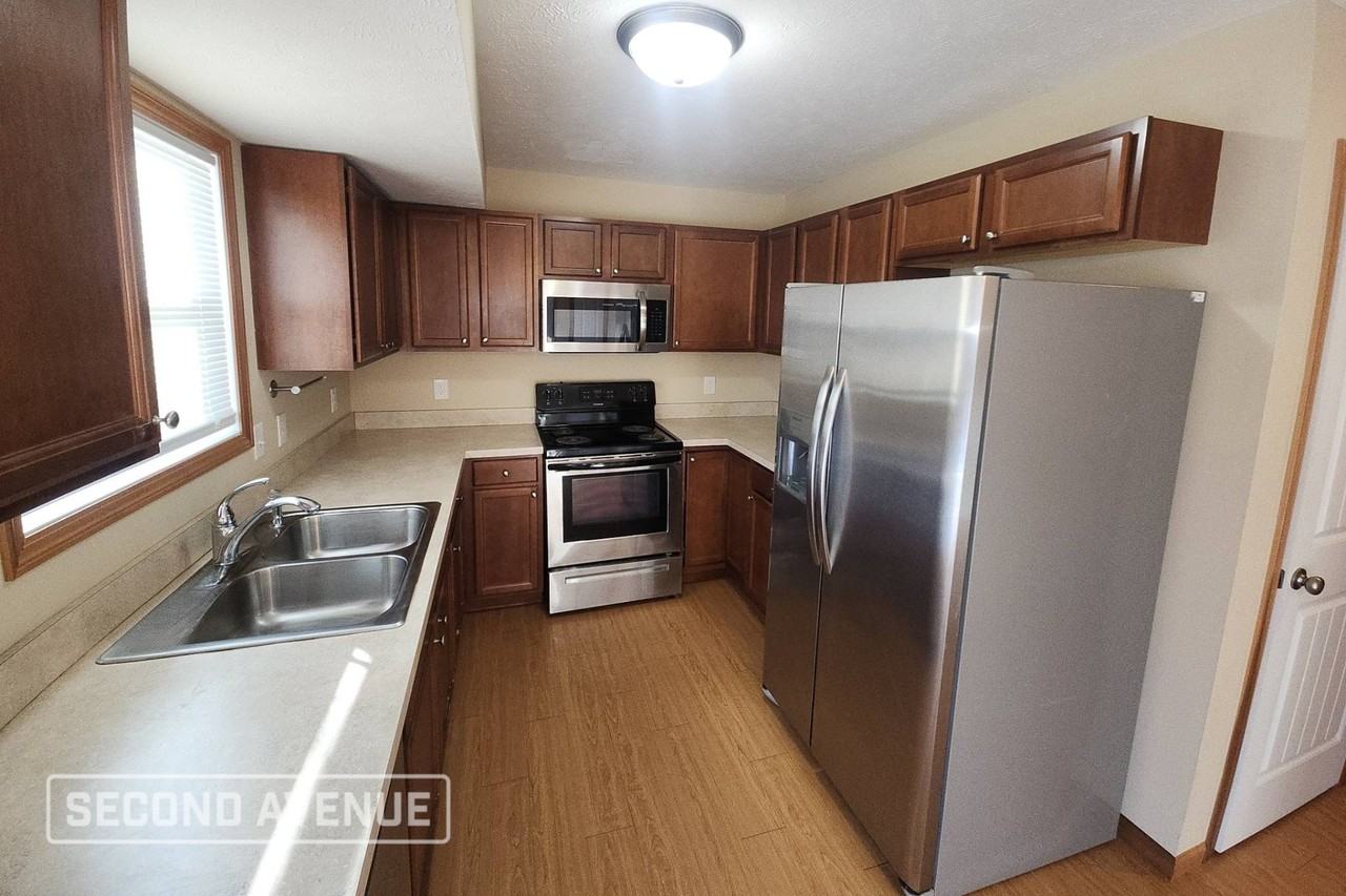 415 Stationpl - Photo 4 of 20