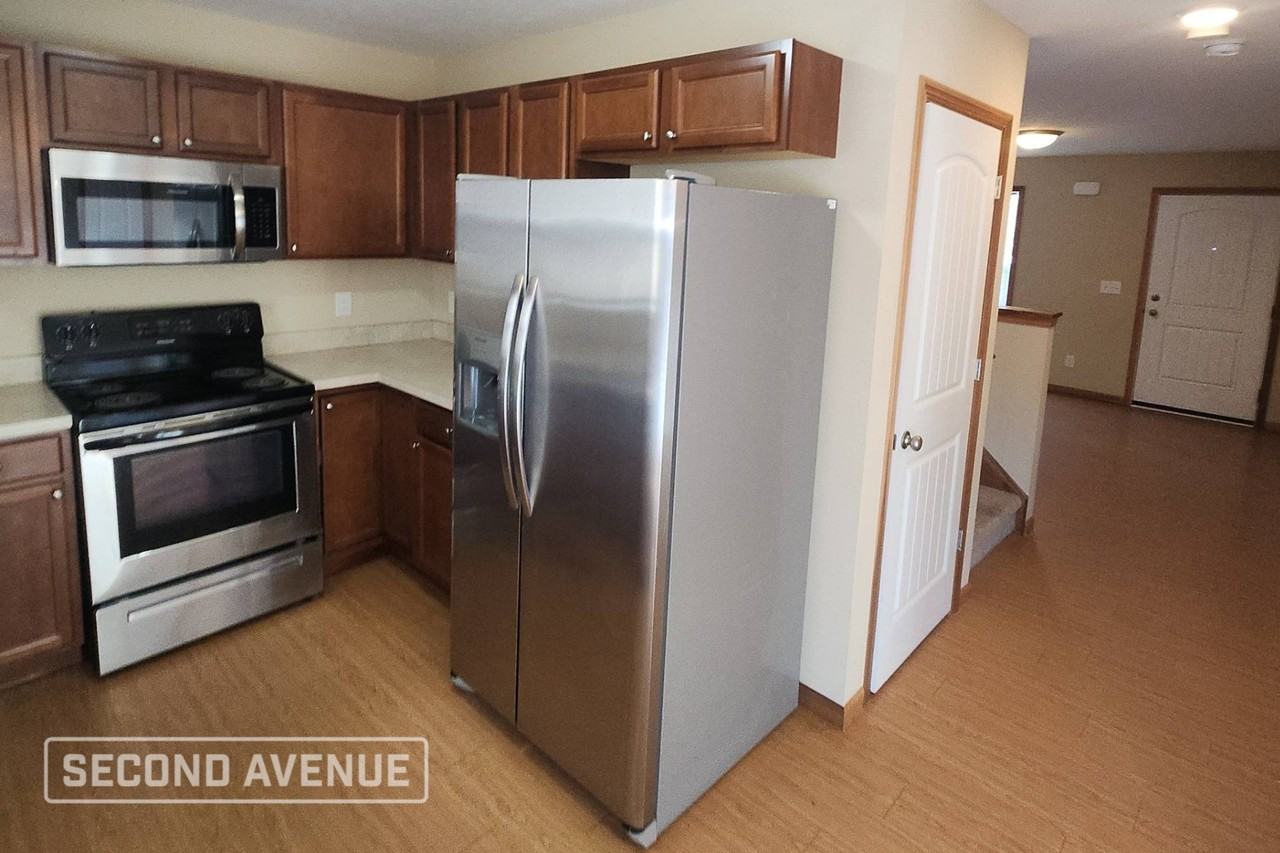 415 Stationpl - Photo 7 of 20