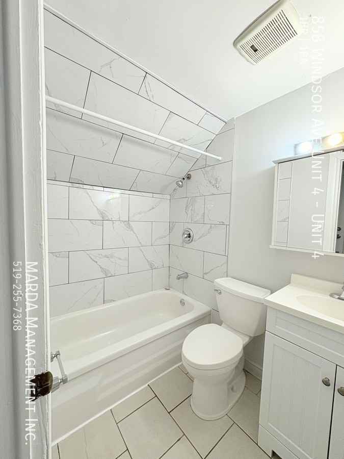 858 Windsor Ave Unit 4 #4 - Photo 4 of 21