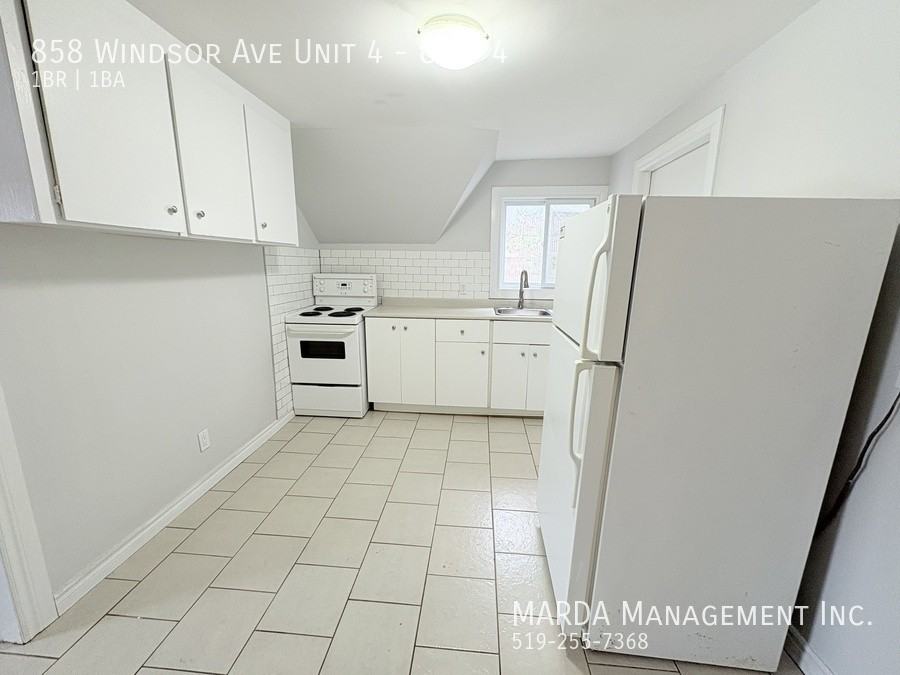 858 Windsor Ave Unit 4 #4 - Photo 6 of 21