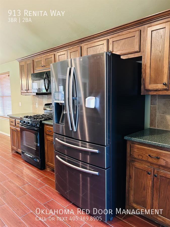 913 Renita Way - Photo 5 of 37