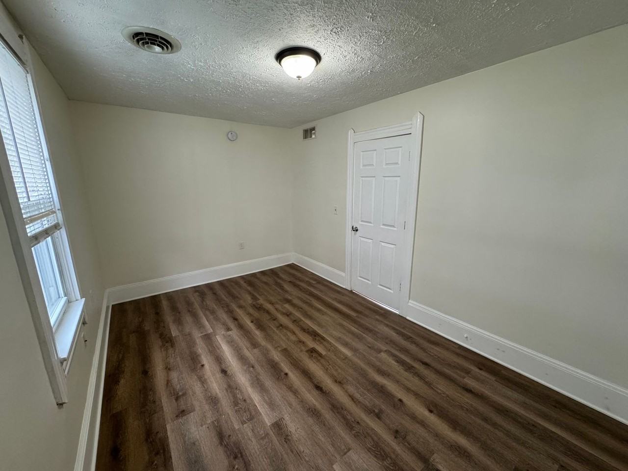 2476 West 10th Street - Photo 6 of 19