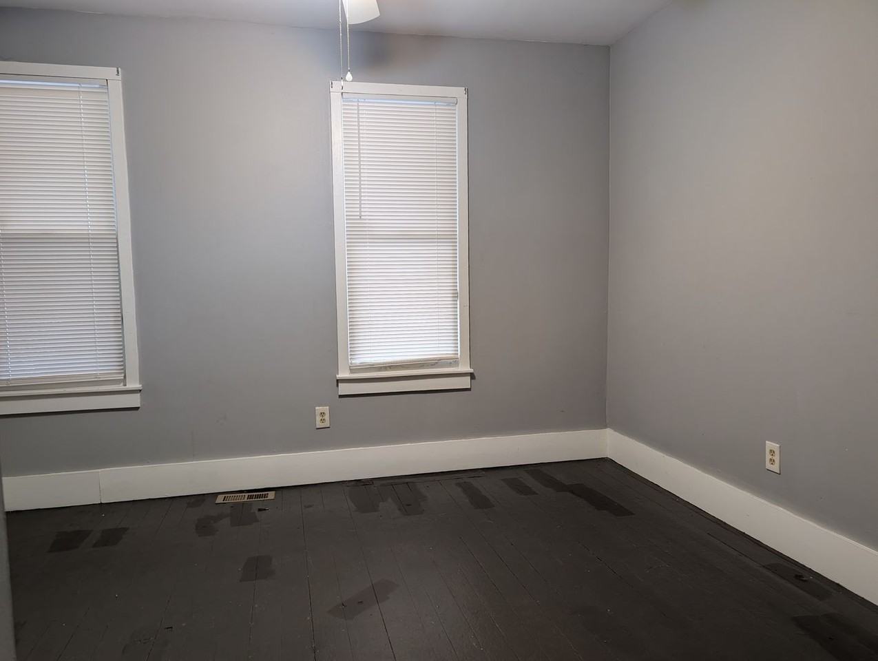 1955 W 58th St - Photo 7 of 29