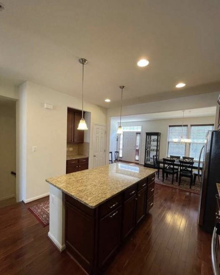 359 Paladium Ct - Photo 2 of 10