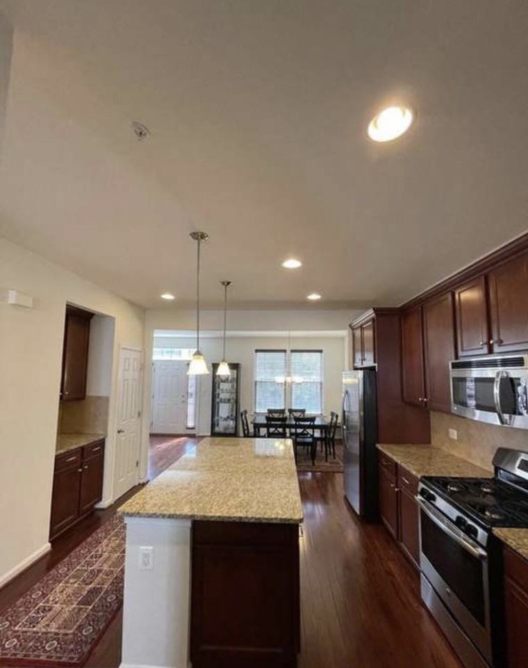 359 Paladium Ct - Photo 3 of 10