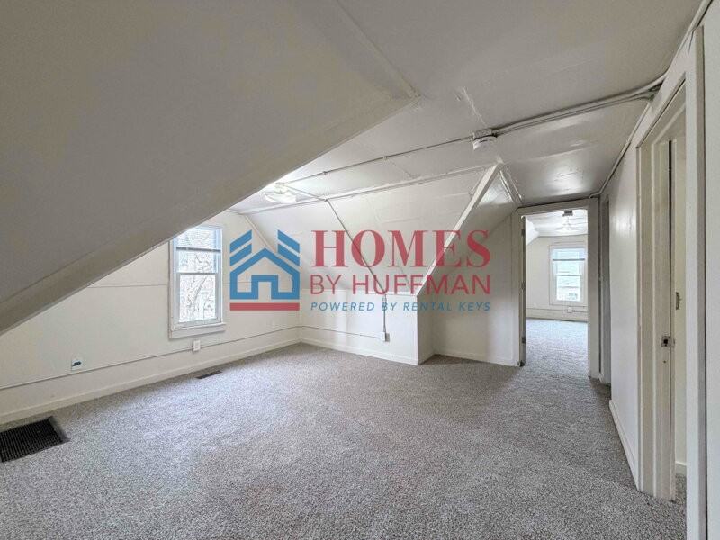 701 Jackson Ave Unit B - Photo 6 of 13