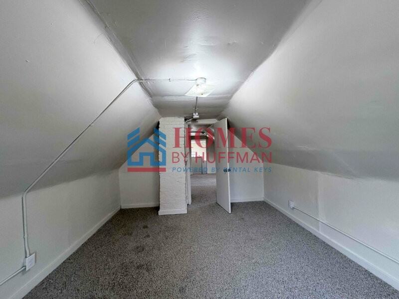 701 Jackson Ave Unit B - Photo 7 of 13