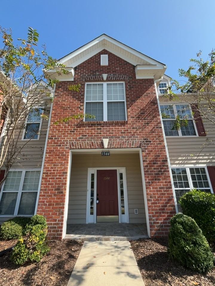 1544 Oxborough Cir - Photo 2 of 38