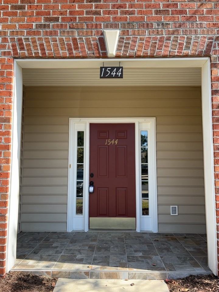 1544 Oxborough Cir - Photo 4 of 38