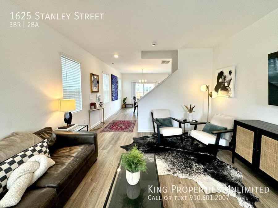 1625 Stanley Street - Photo 2 of 14