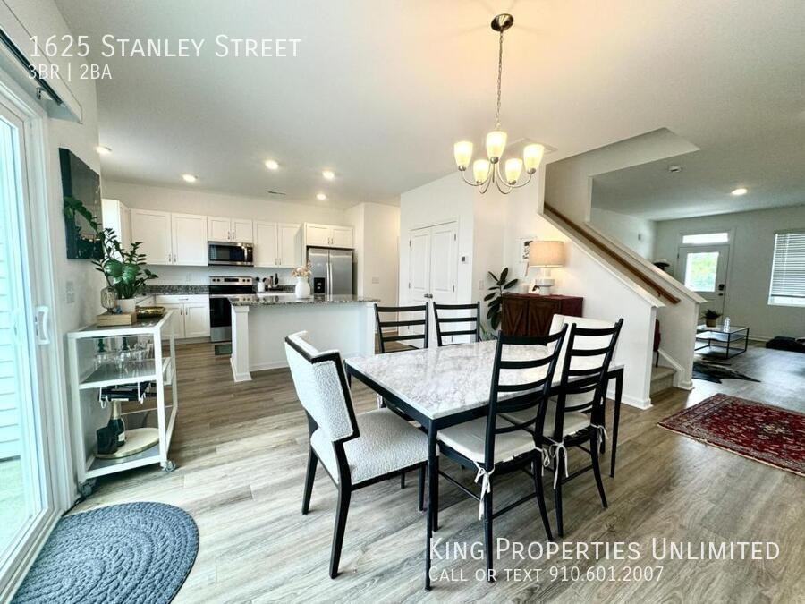 1625 Stanley Street - Photo 3 of 14