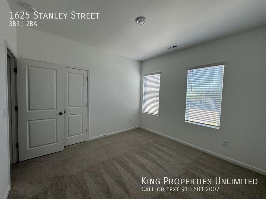 1625 Stanley Street - Photo 6 of 14