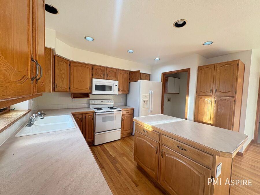 2947 Sand Dollar Court - Photo 7 of 34