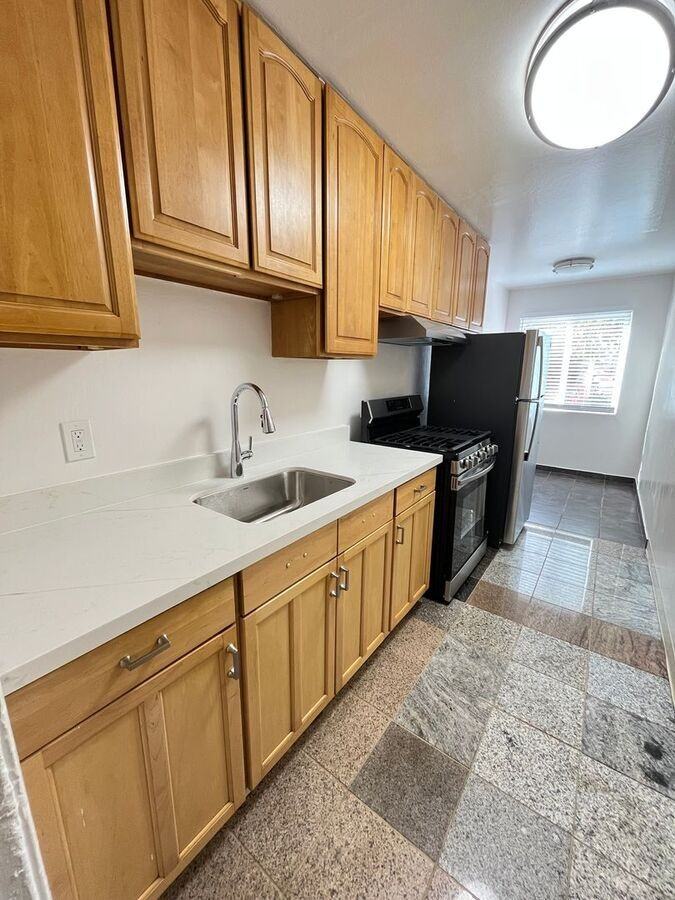 2223 Bonar St #A - Photo 3 of 14