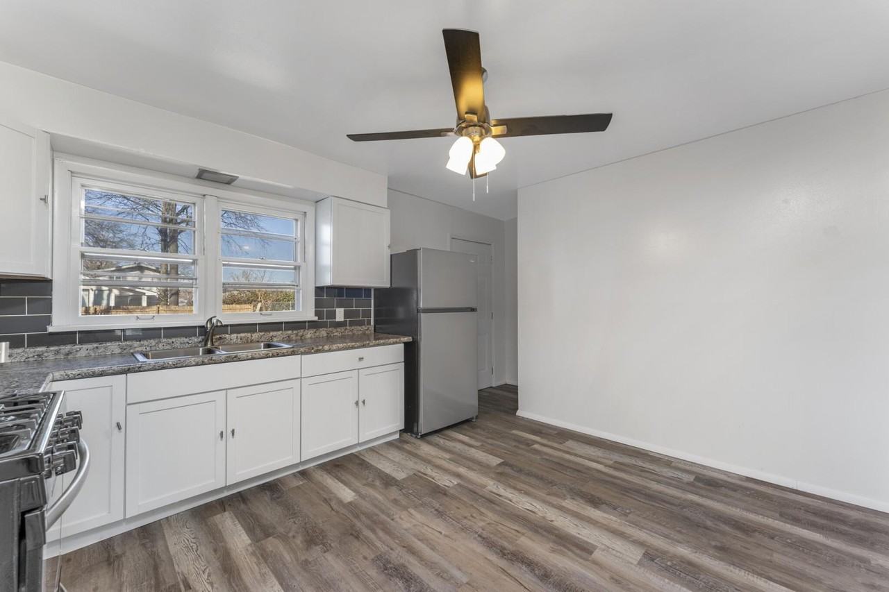 127 Elbring Drive - Photo 5 of 26