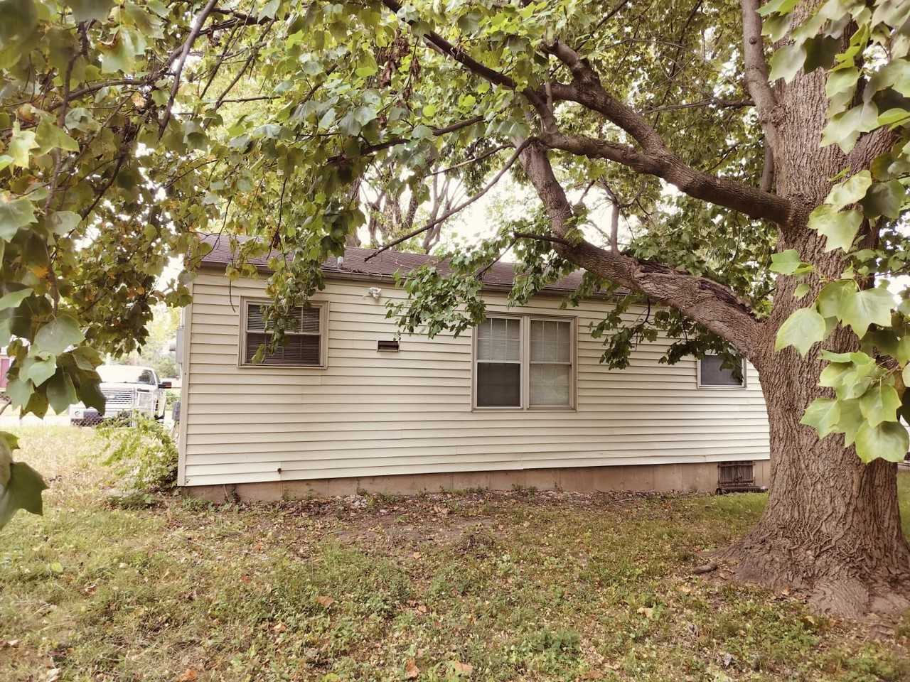 2461 Duchess Dr - Photo 2 of 32