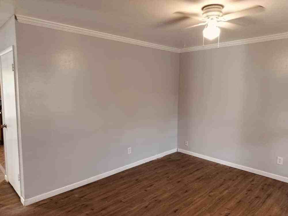 2461 Duchess Dr - Photo 4 of 32