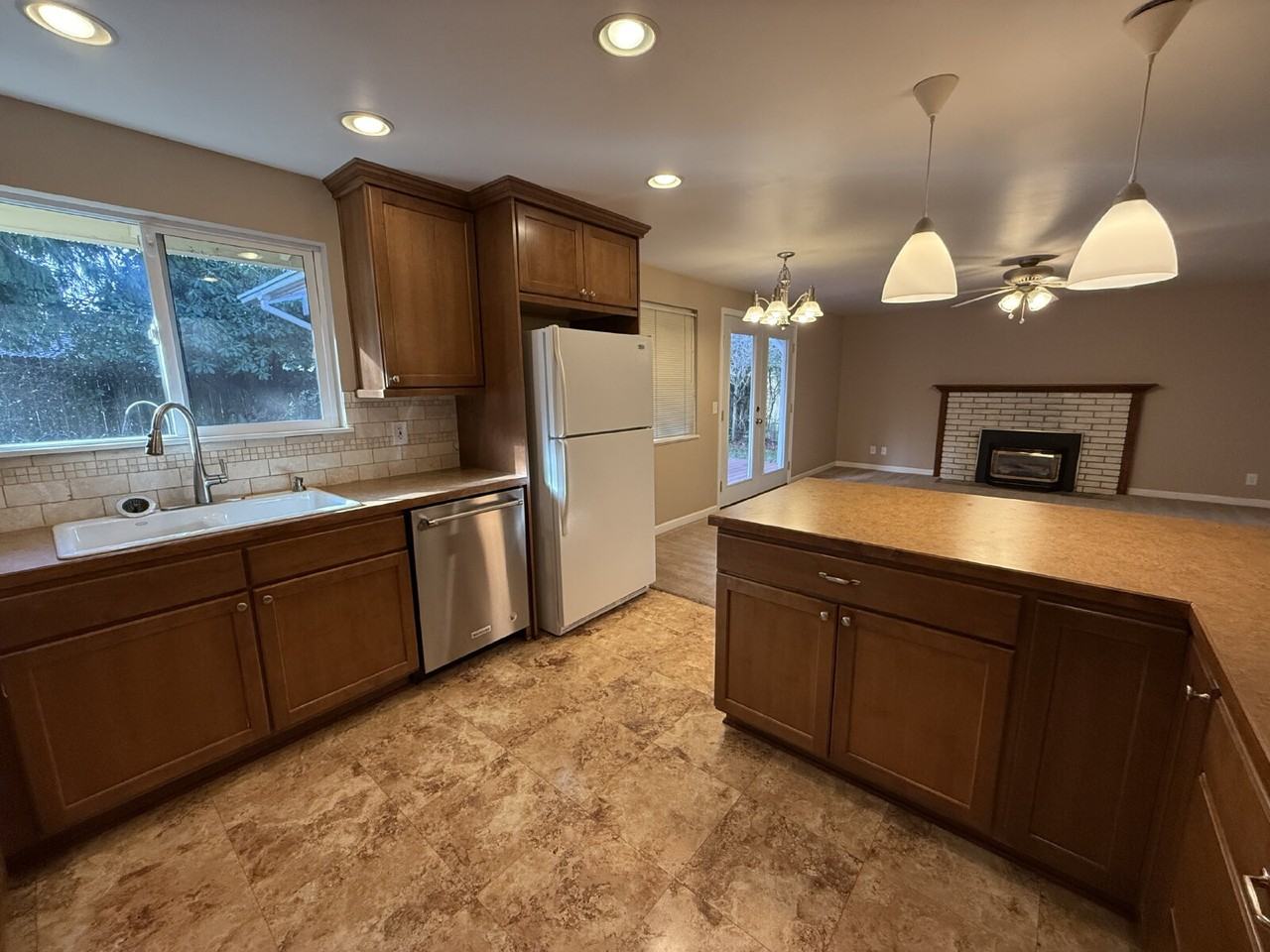 16929 143rd Avenue Southeast - Photo 7 of 33