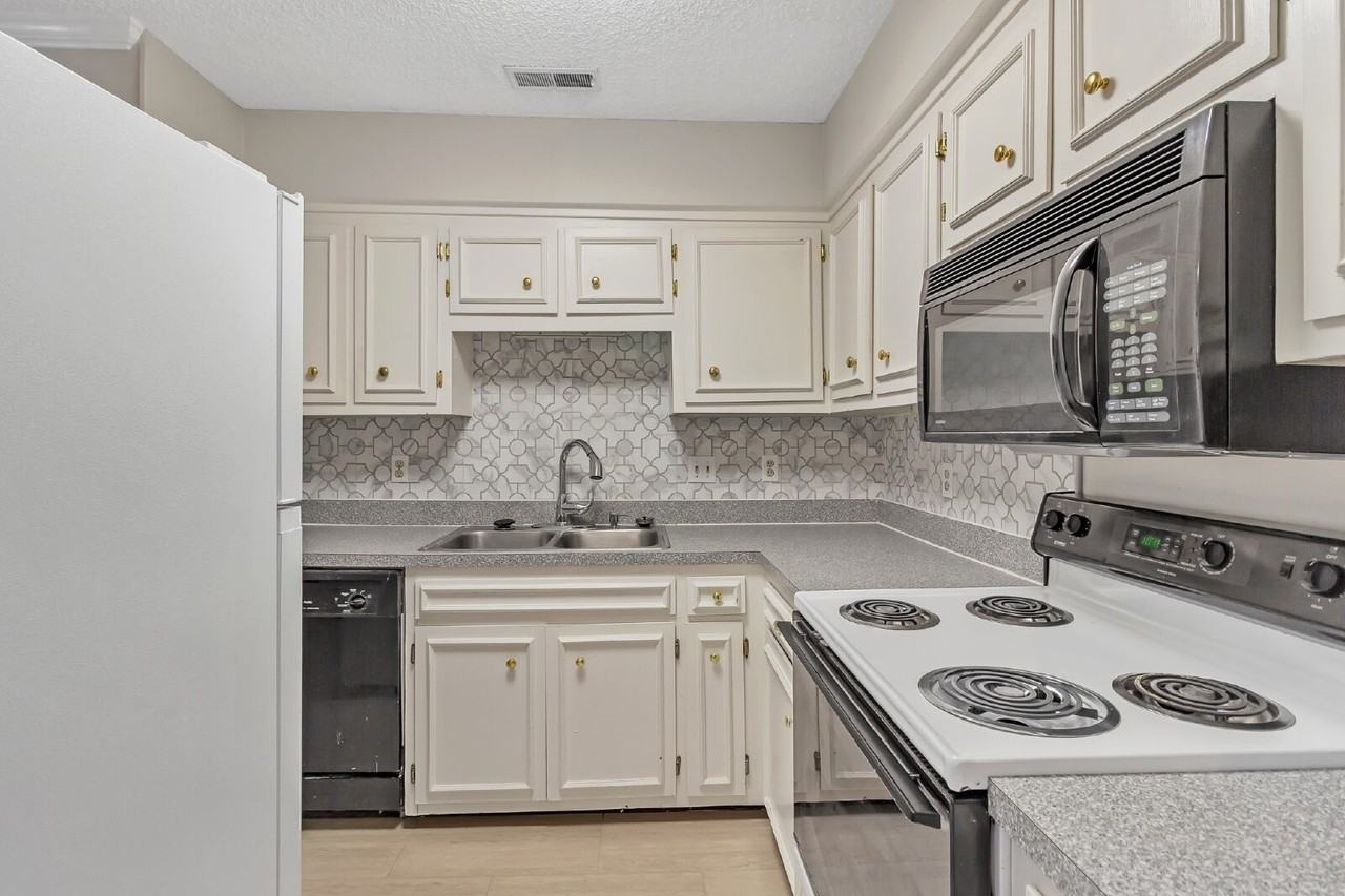 764 Fox Ridge Drive - Photo 6 of 11