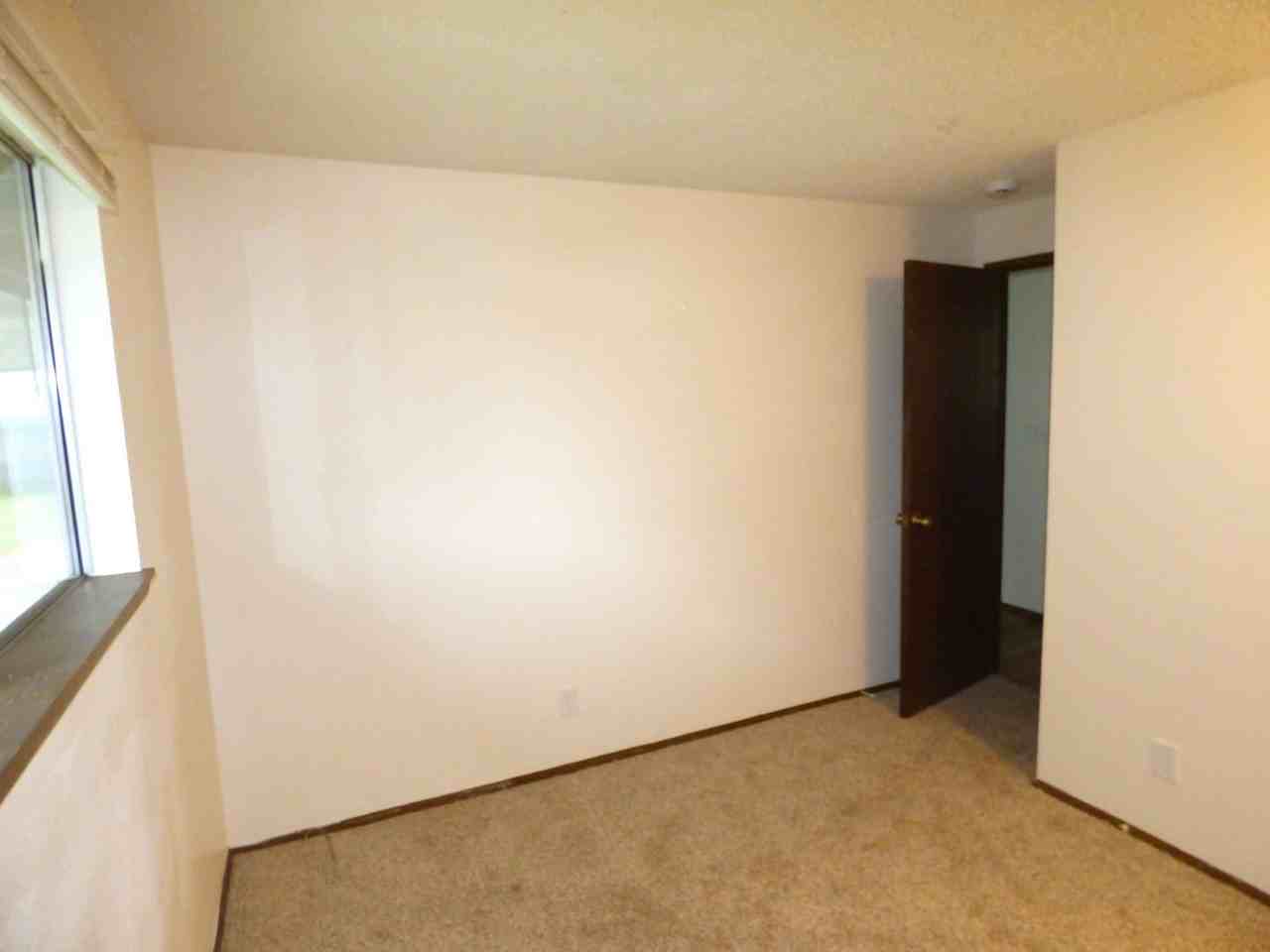 4824 Falcon Court Northeast - Photo 6 of 21