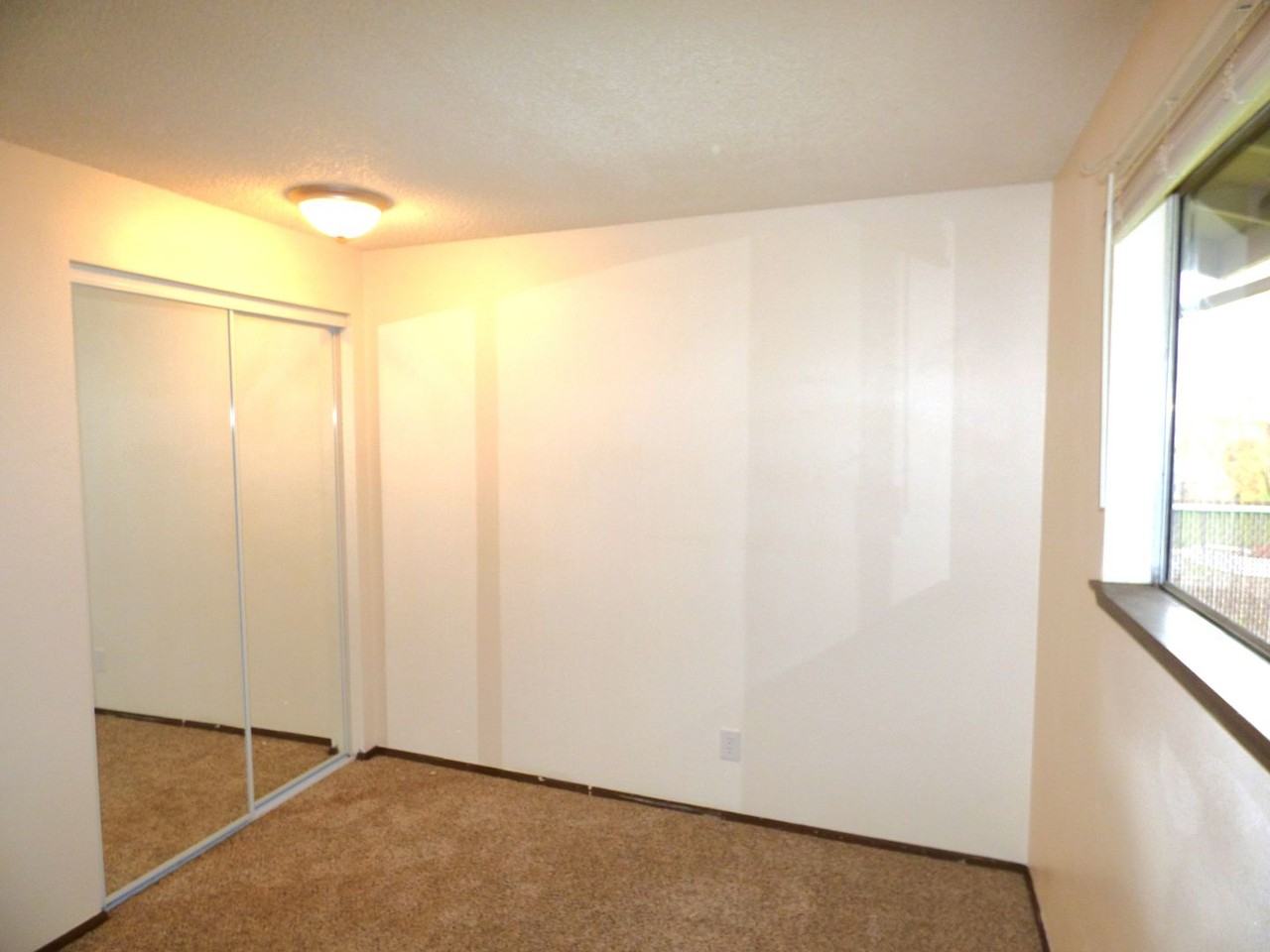 4824 Falcon Ct Ne - Photo 7 of 34