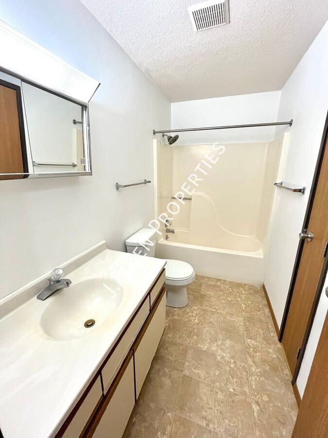 901 Syracuse Ave Bldg A #7 - Photo 4 of 8