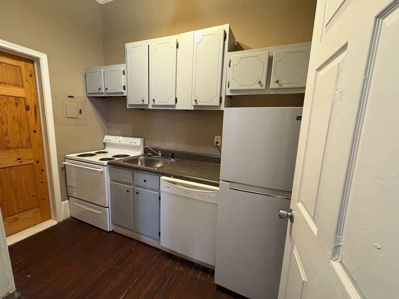 171 Orange St #1 - Photo 4 of 12