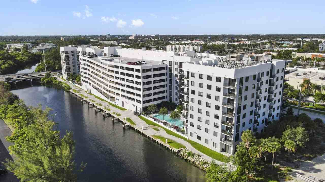 Oasis Pointe - Photo 2 of 30