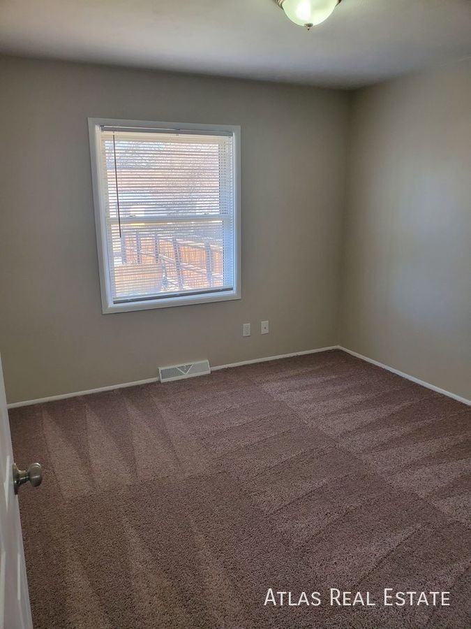 1529 Atwood St - Photo 4 of 14