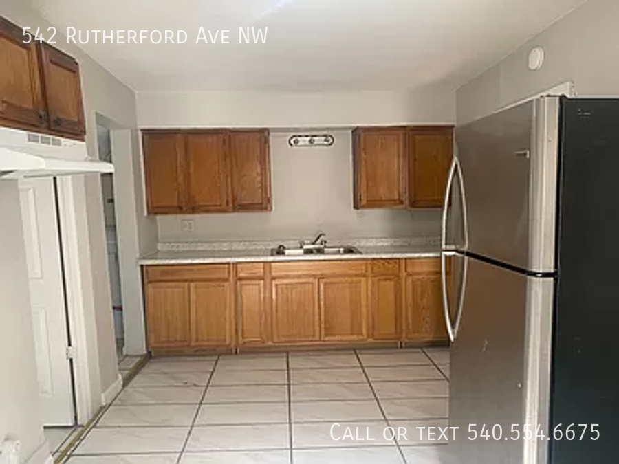 542 Rutherford Avenue Northwest - Photo 5 of 8
