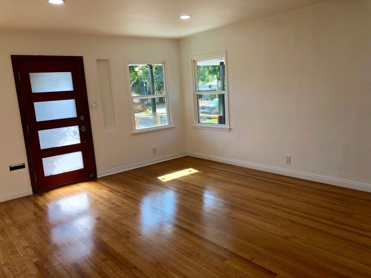 1727 Franklin St - Photo 7 of 33