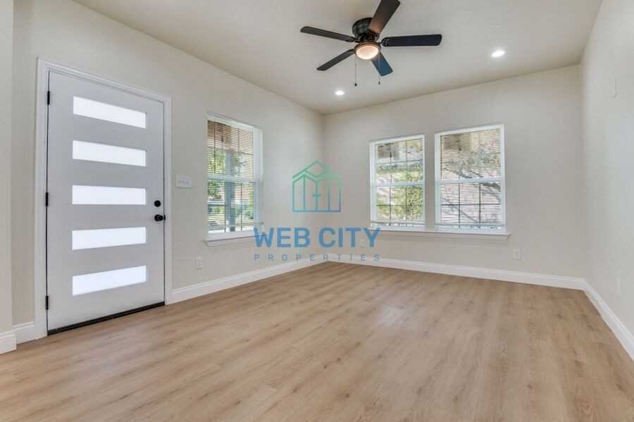 4900 Leland Ave - Photo 2 of 12