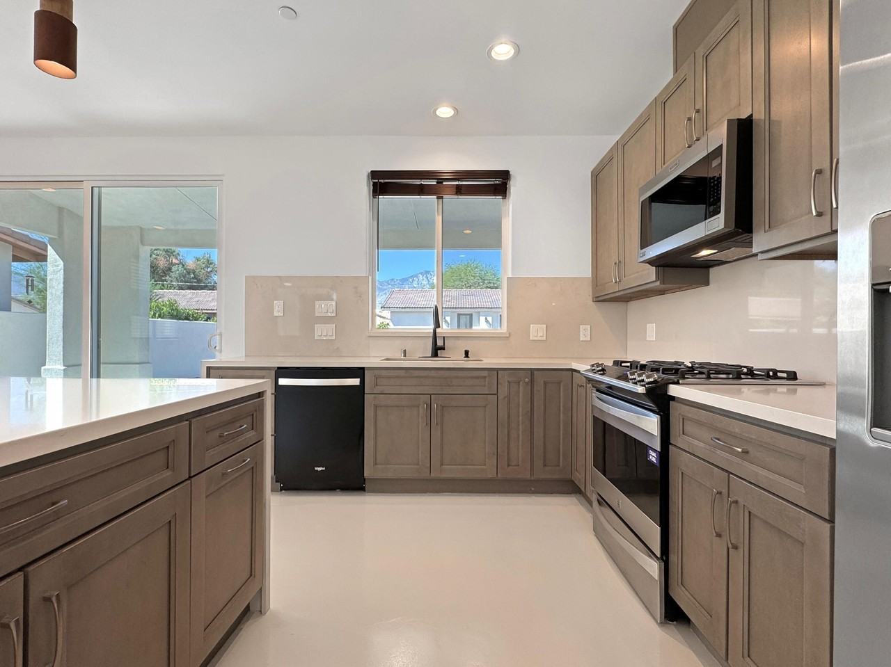 33595 Rancho Vista Dr #33595 - Photo 3 of 28