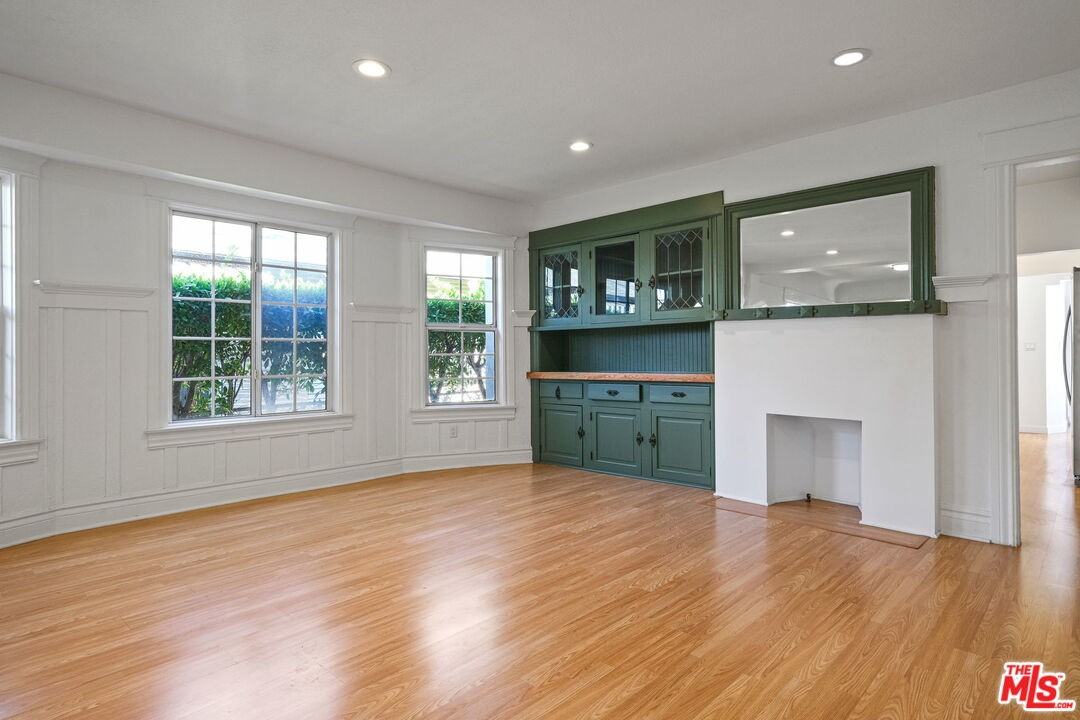 2041 West 31st Street #2041 - Photo 5 of 23