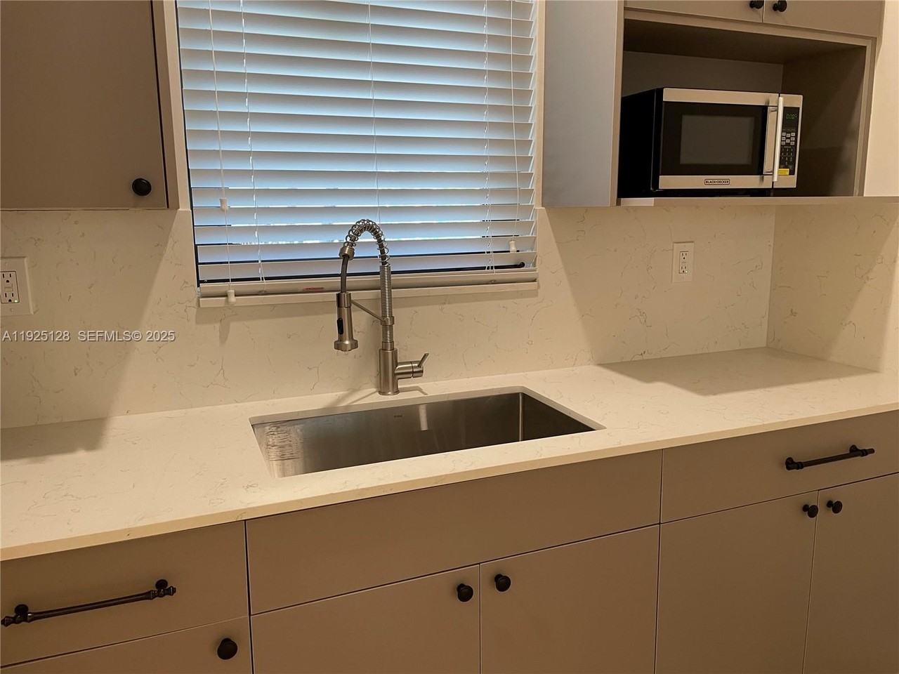 33184 Hollywood Boulevard #1-1 - Photo 2 of 9