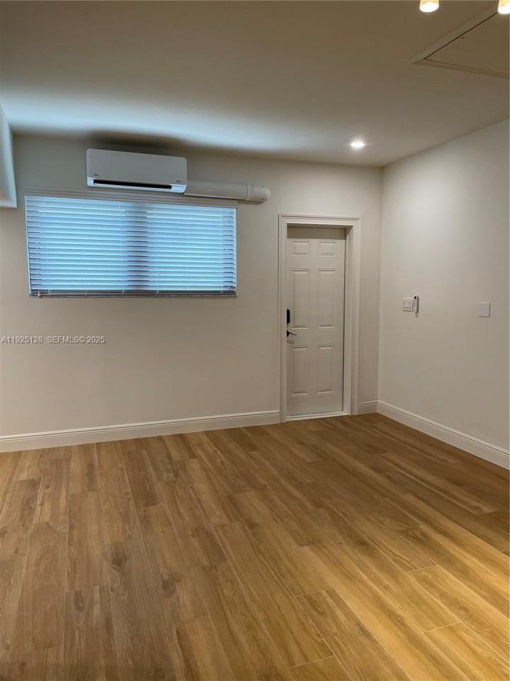 33184 Hollywood Boulevard #1-1 - Photo 4 of 9