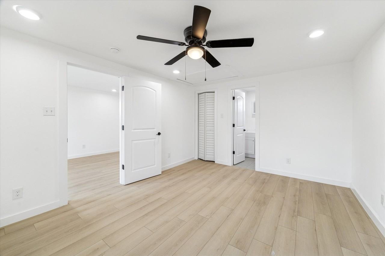 711 E 32nd St #711B - Photo 3 of 10