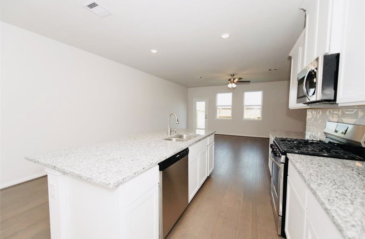 27930 Western Creek Ct #27930 - Photo 4 of 20