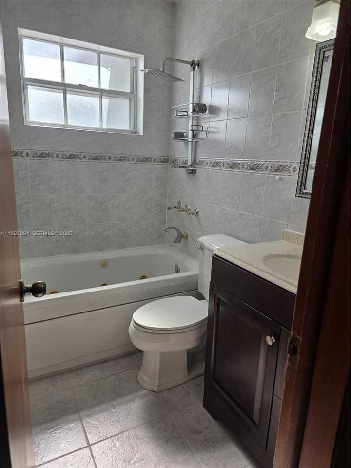 1560 West 53rd Terrace