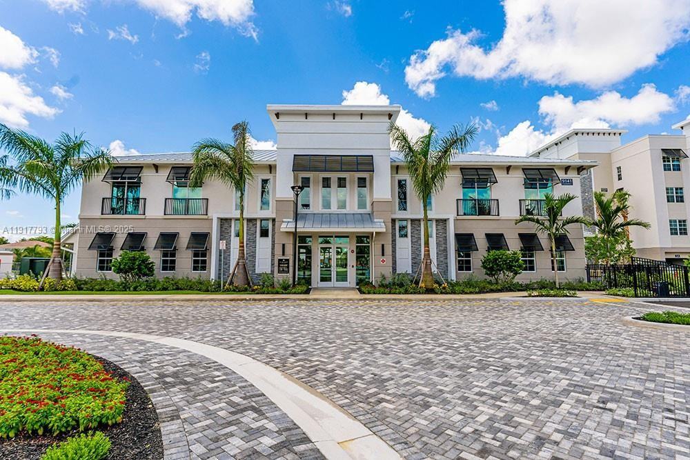 9351 West Commercial Boulevard