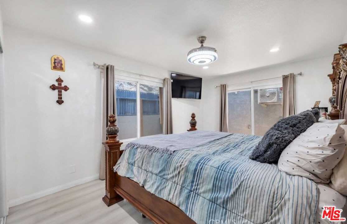 7701 Baird Avenue #7701 - Photo 2 of 22