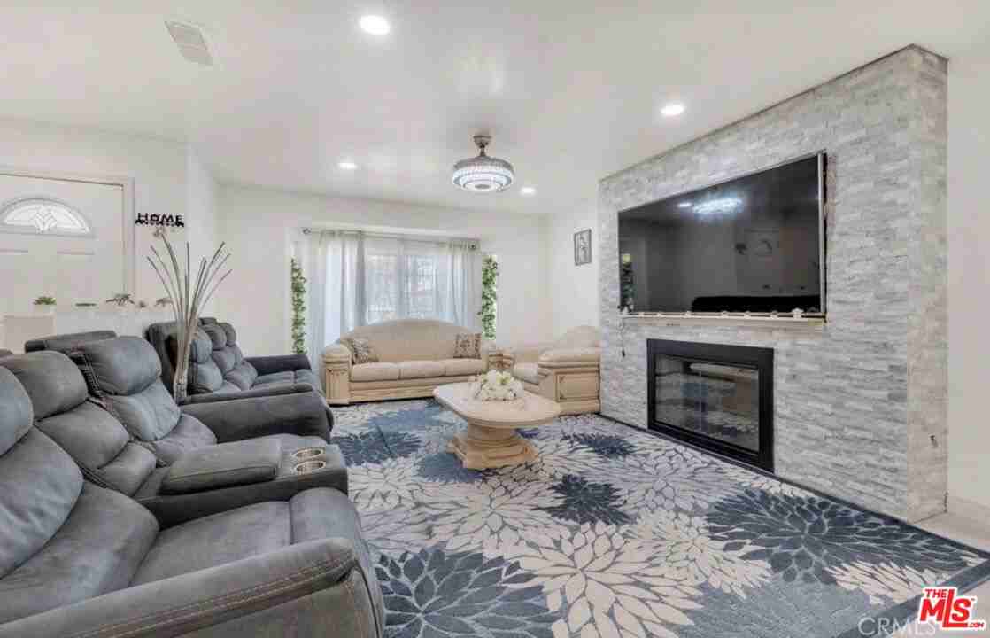 7701 Baird Avenue #7701 - Photo 5 of 22