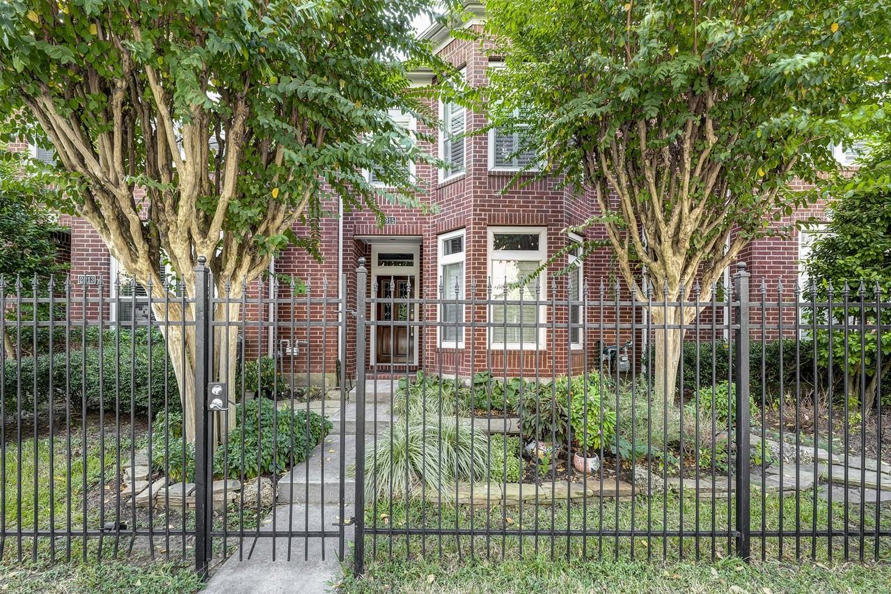 2915 West Dallas Street #2915 - Photo 5 of 17