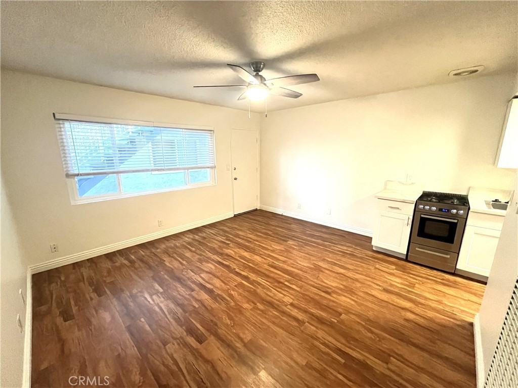 12926 Doty Ave #12926-10 - Photo 3 of 13