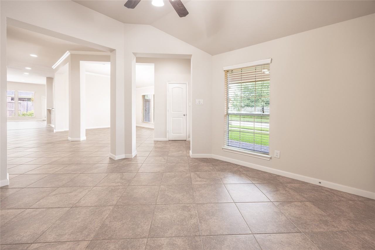 6315 Teal Mist Ln #6315 - Photo 4 of 33