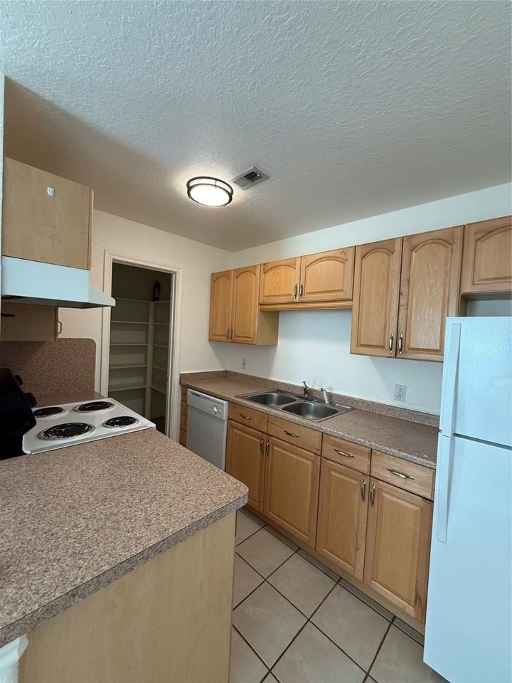 827 Algoa-Friendswood Road #827 - Photo 4 of 9