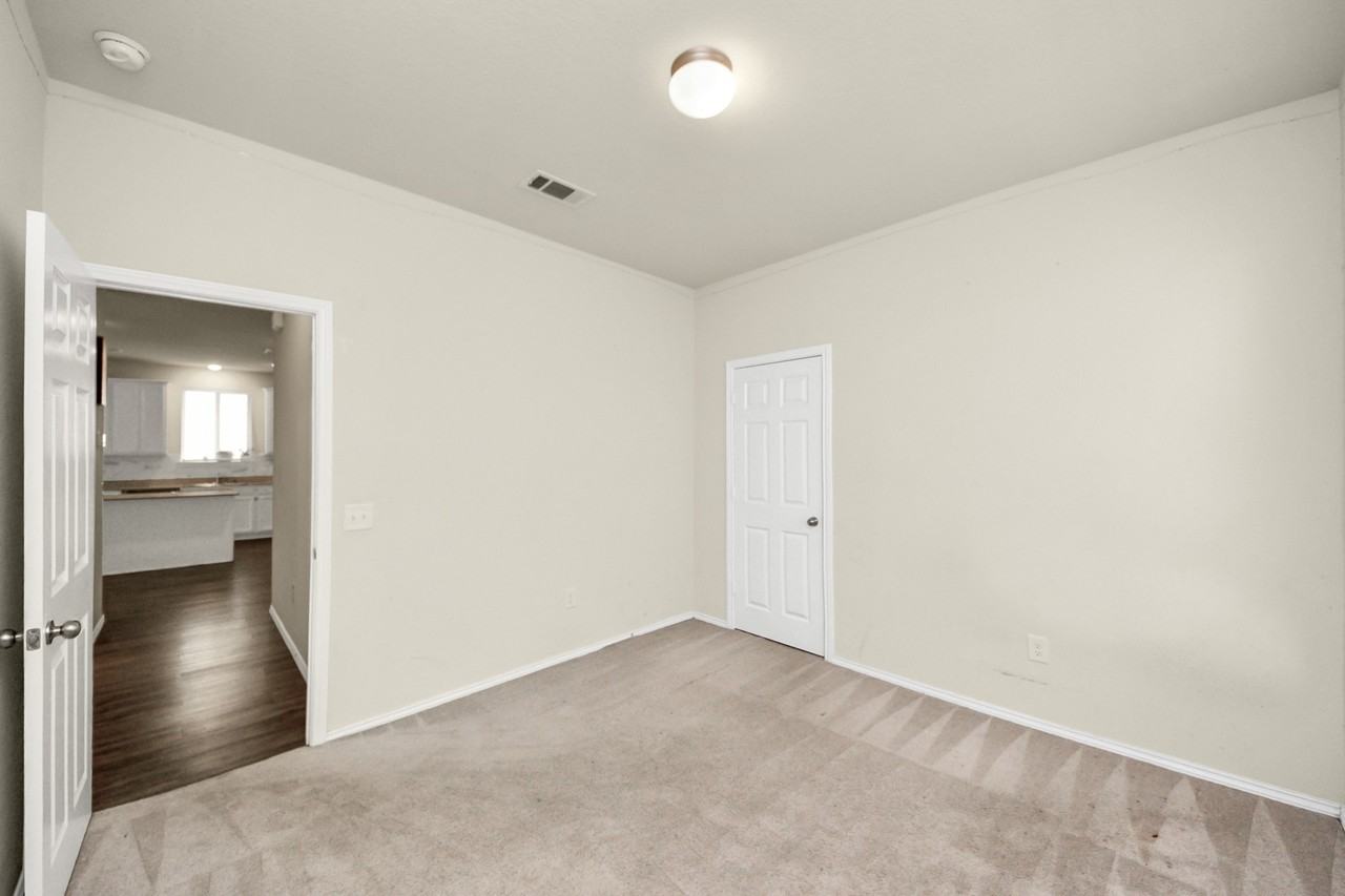 25827 Kinship Court #25827 - Photo 4 of 31